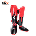 Espinilleras de protección profesional para MMA y Muay Thai con refuerzo en espinilla y empeine color rojo marca Kombat